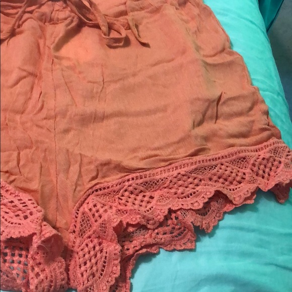 Coral flowy shorts - Picture 2 of 2
